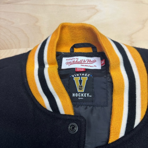Mitchell & Ness Bruins Puffer Vest - Picture 4 of 4